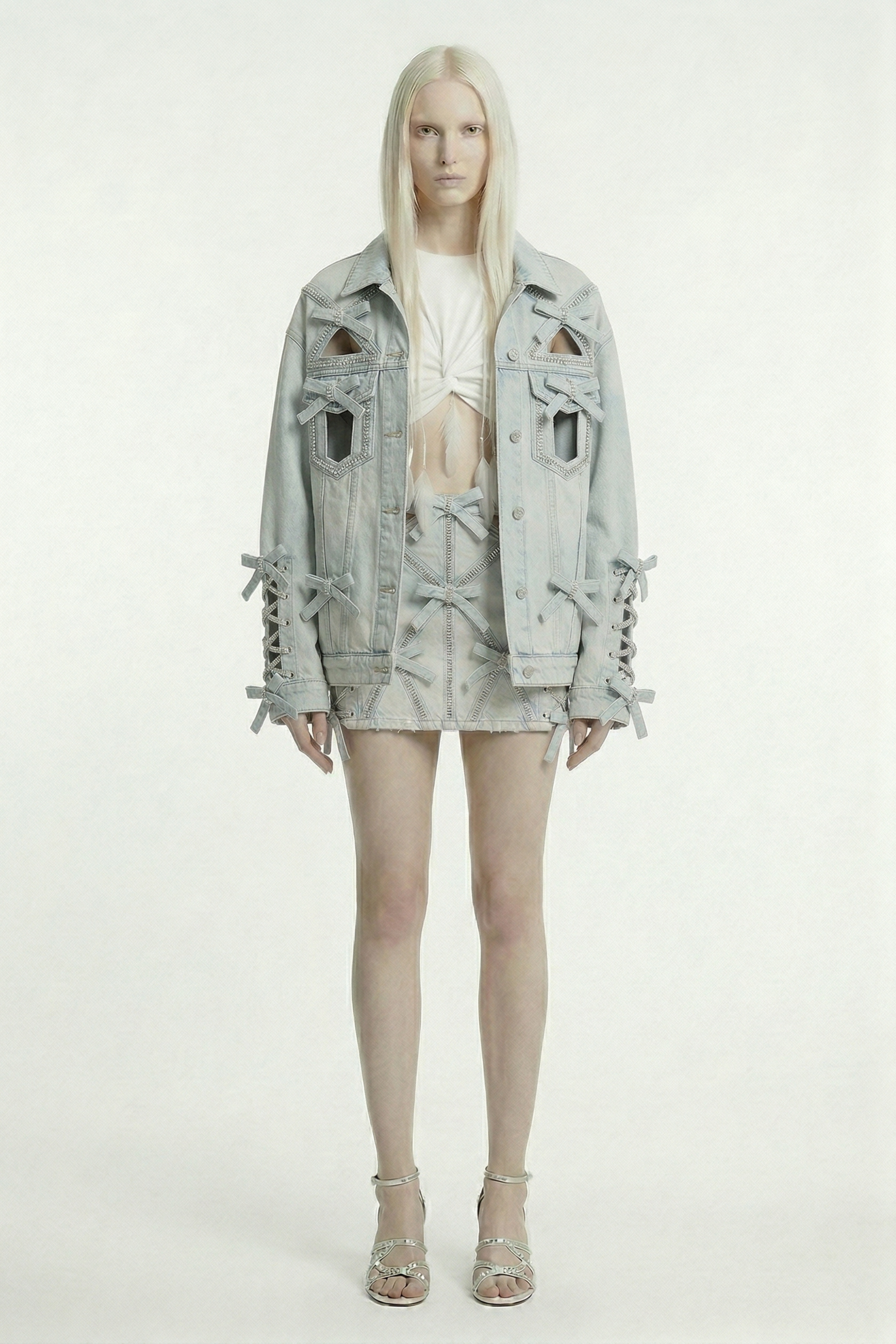 DENIM JACKET IN LIGHT BLUE