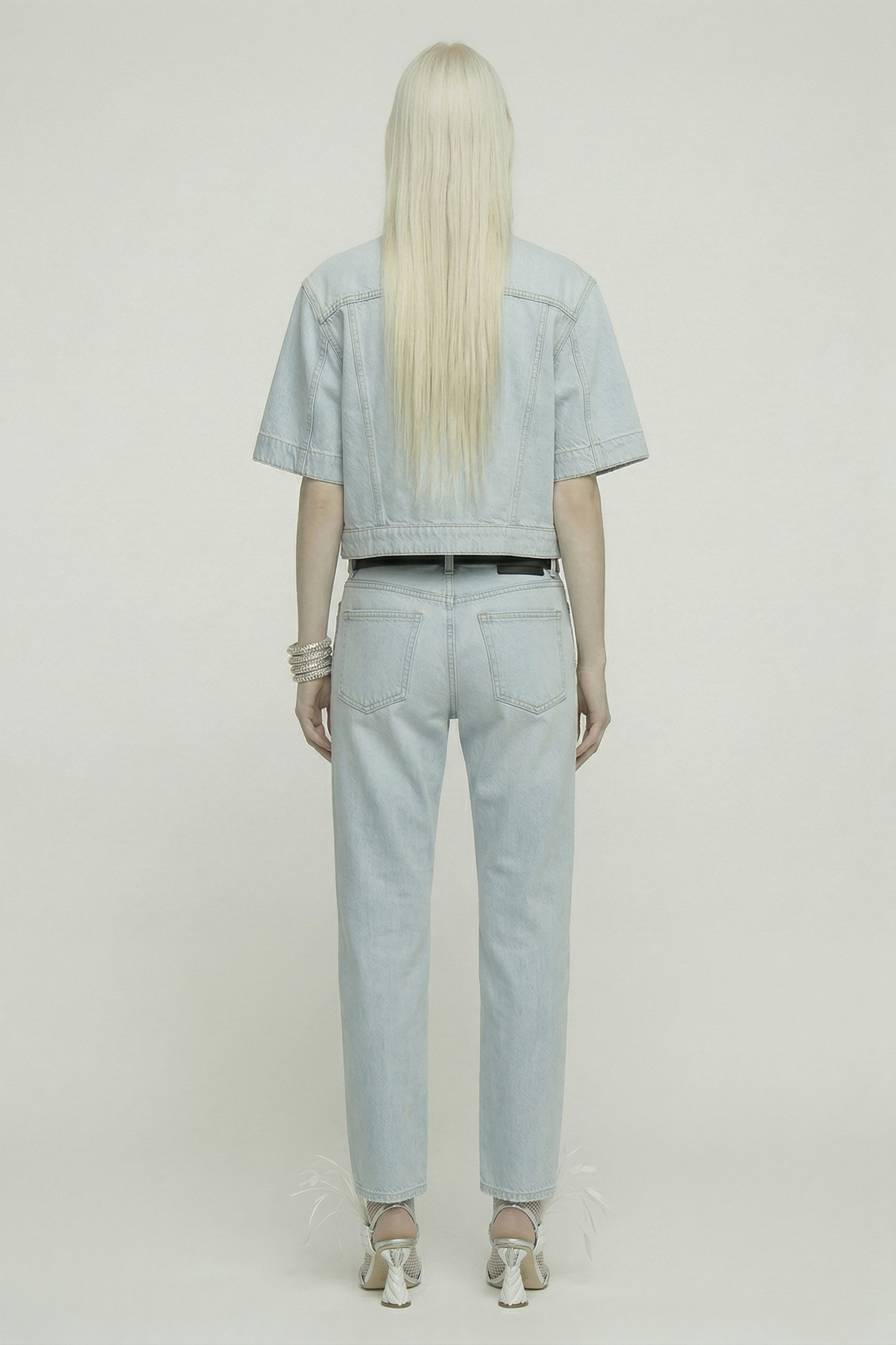 CROPPED DENIM JACKET IN LIGHT BLUE