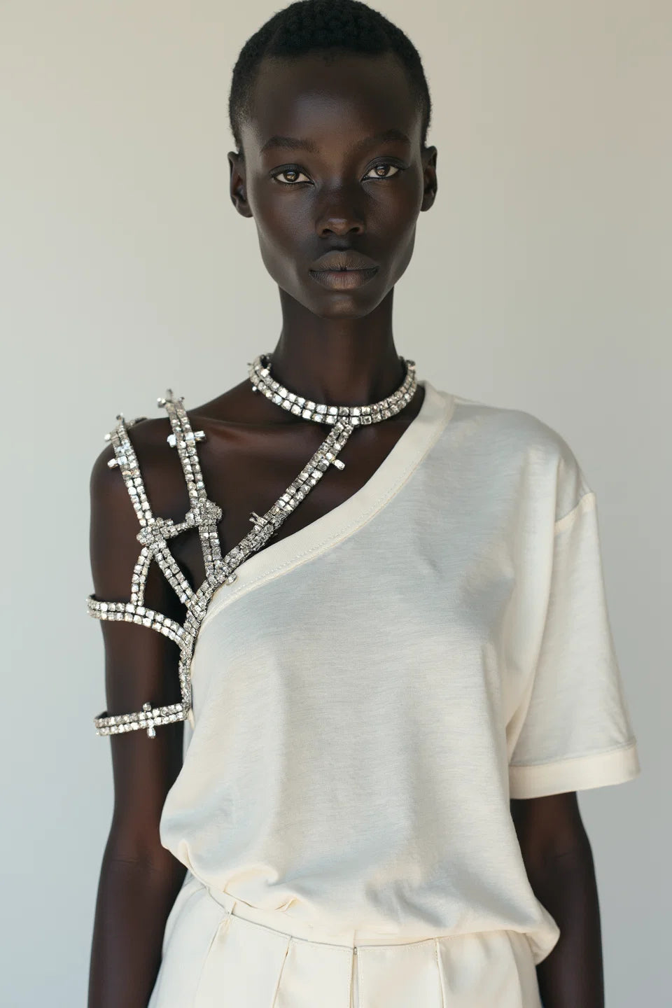 SHOULDER DETAILED TEE