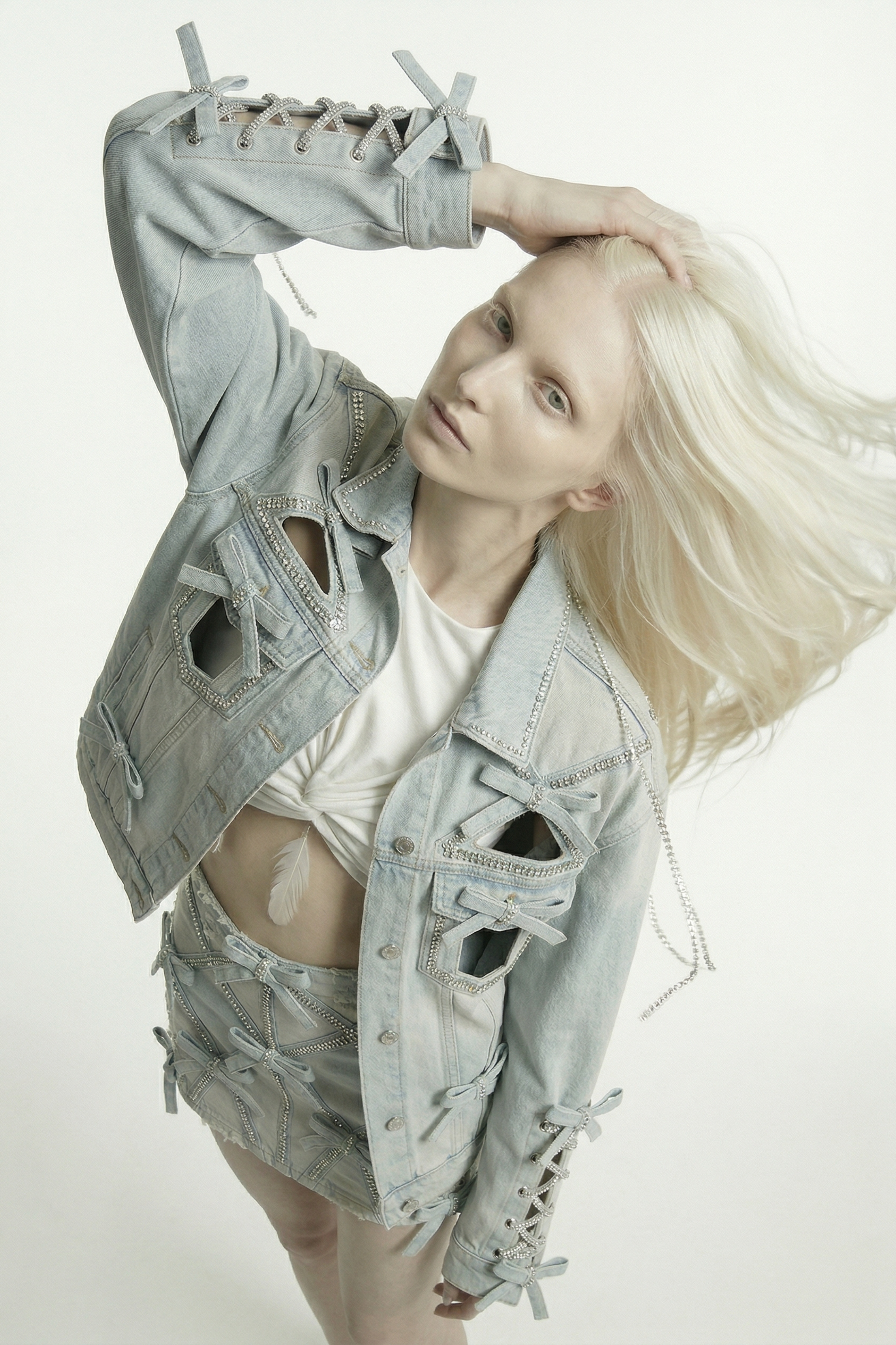 DENIM JACKET IN LIGHT BLUE