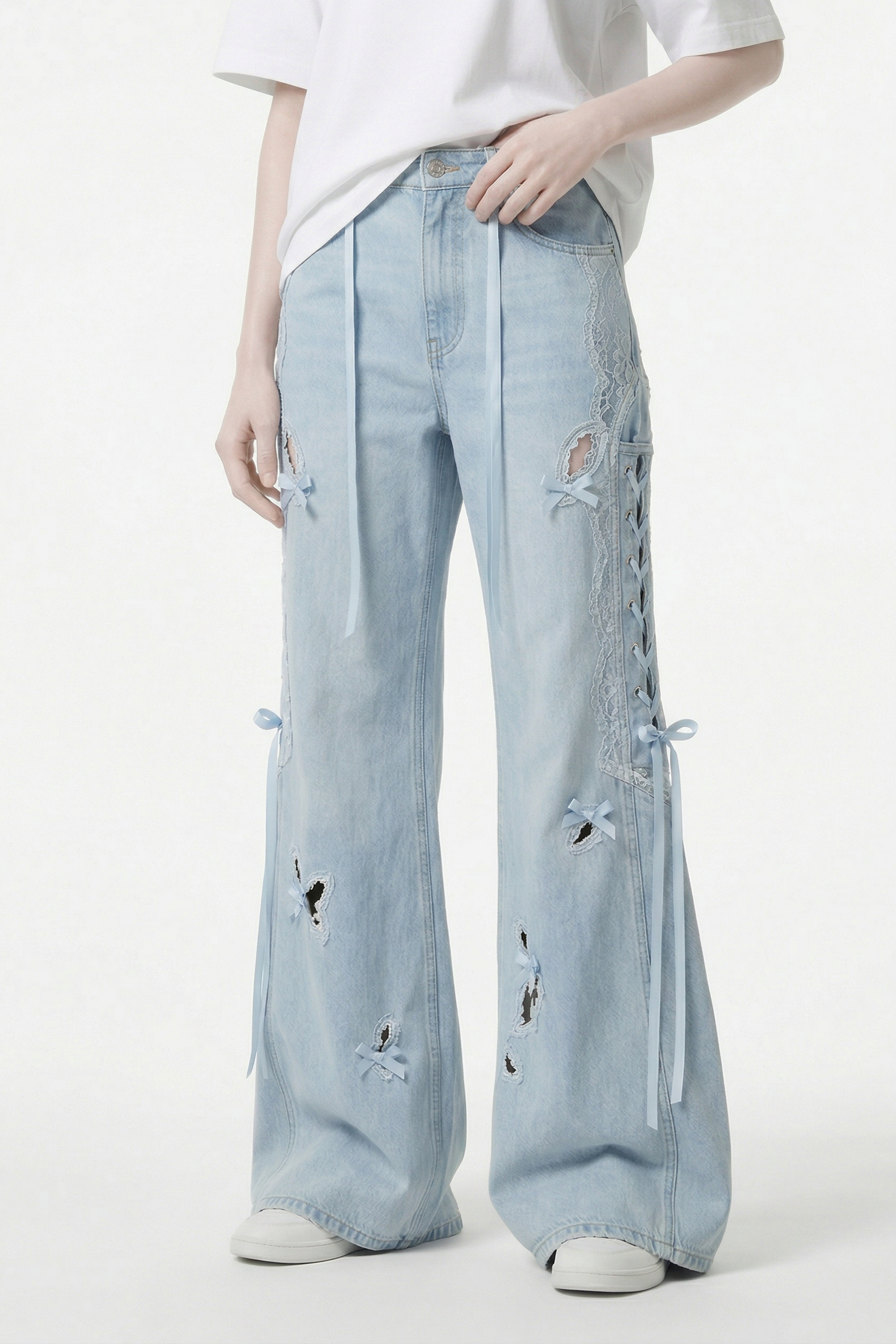 WIDE LEG DISTRESSED DENIM JEANS