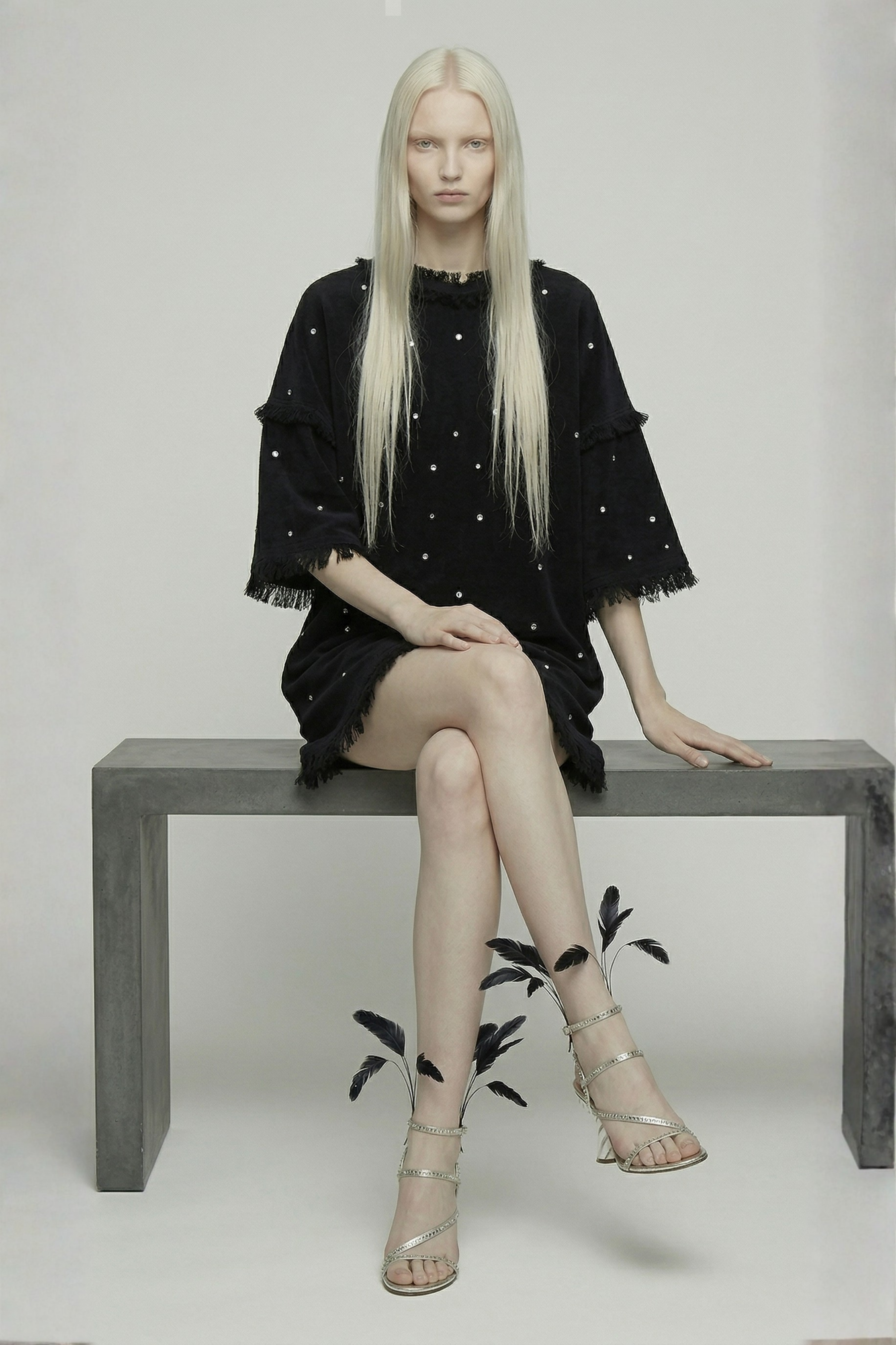 CRYSTAL FRINGED T-SHIRT IN BLACK