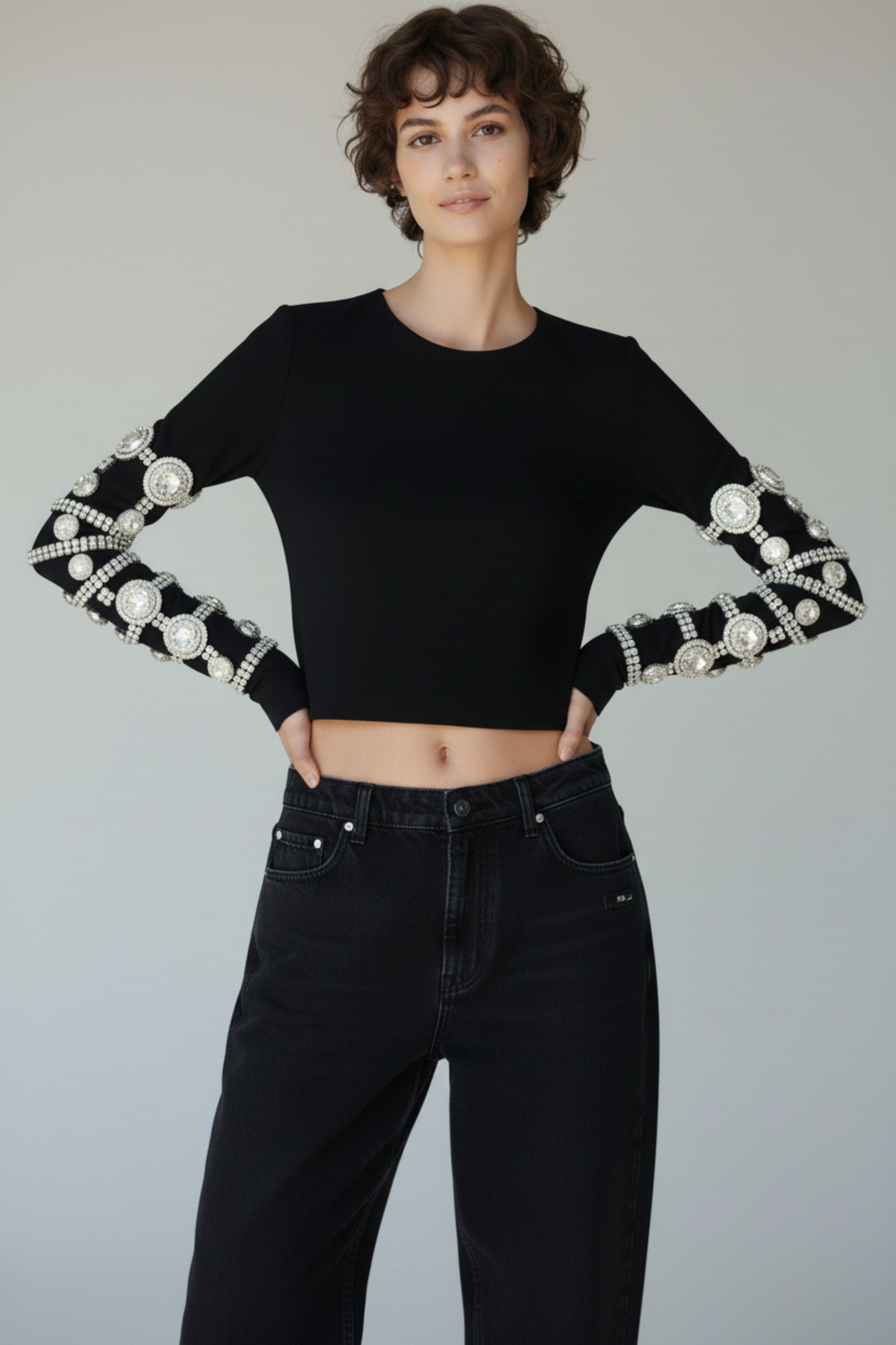 LONG-SLEEVE CROP TOP