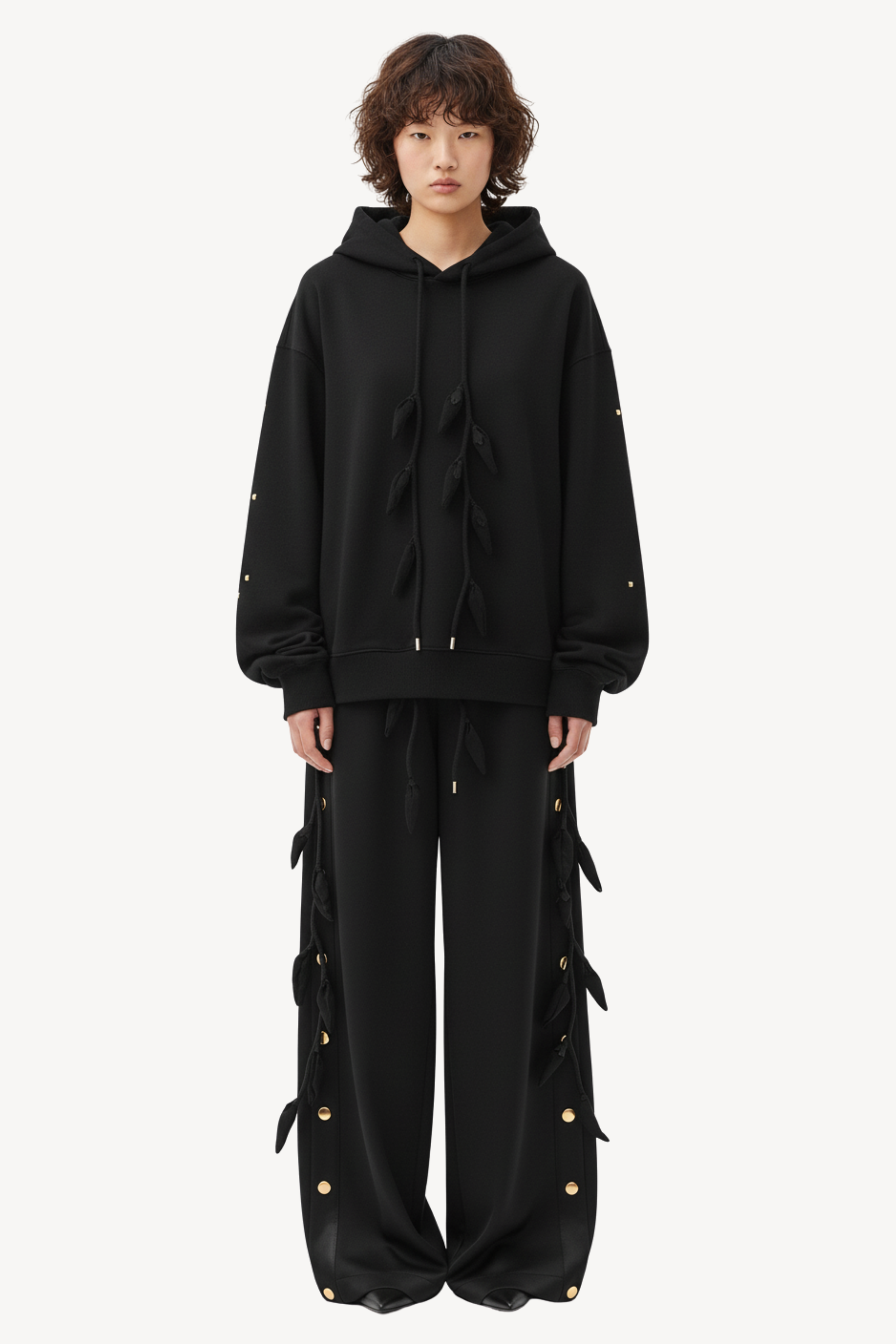 LEAF-TIE HOODIE IN BLACK